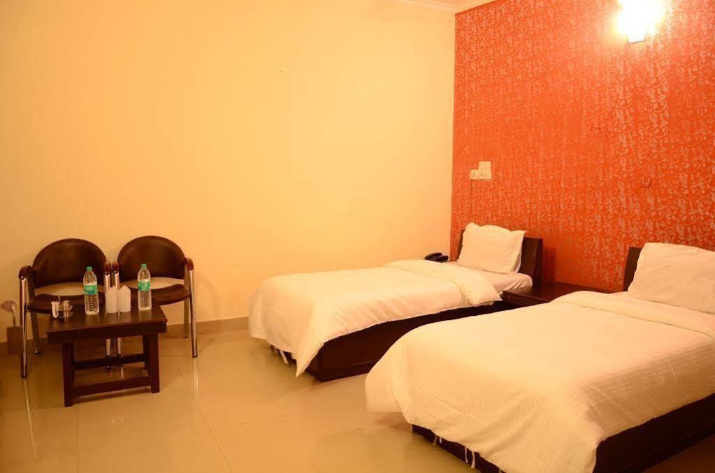 Hotel Le Princess @ Airport Yeni Delhi Dış mekan fotoğraf